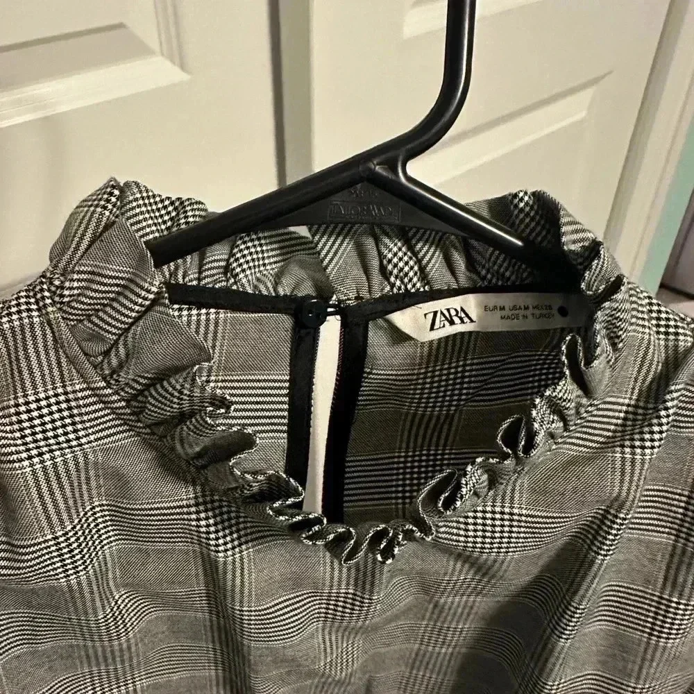 ZARA Women’s Puff Sleeve Top Blouse Houndstooth Plaid Size M Scallop Mock Neck